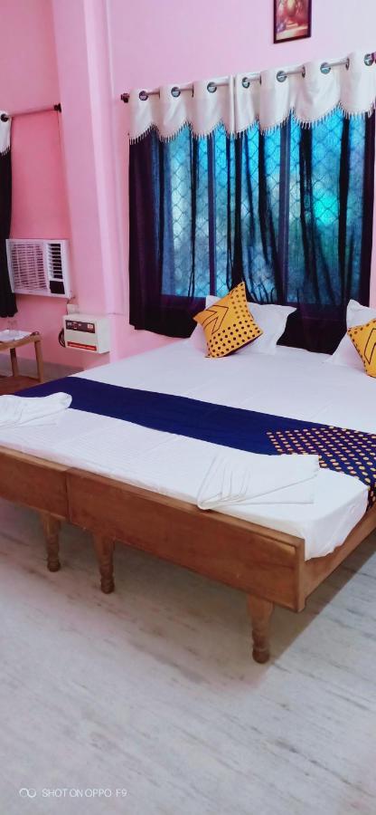 Hotel Gunjan Puri Exterior photo