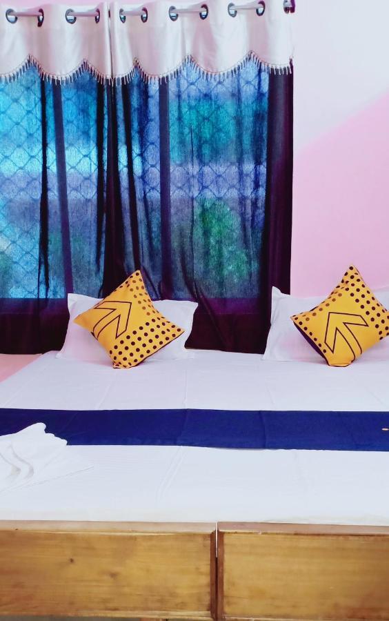 Hotel Gunjan Puri Exterior photo