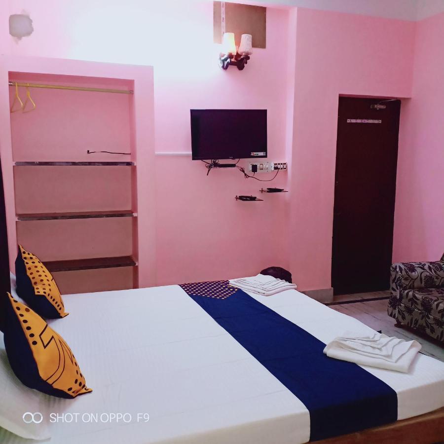 Hotel Gunjan Puri Exterior photo
